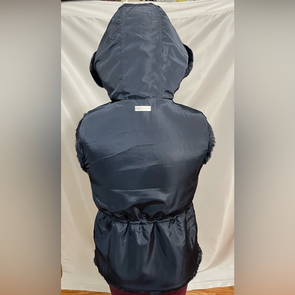 Neiman Marcus Reversible Faux Fur Hooded Vest in size M - Picture 10 of 15